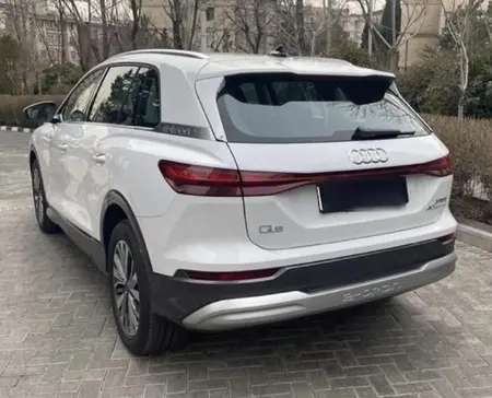 آئودی الکتریکی Q5 ۴۰ - 2024