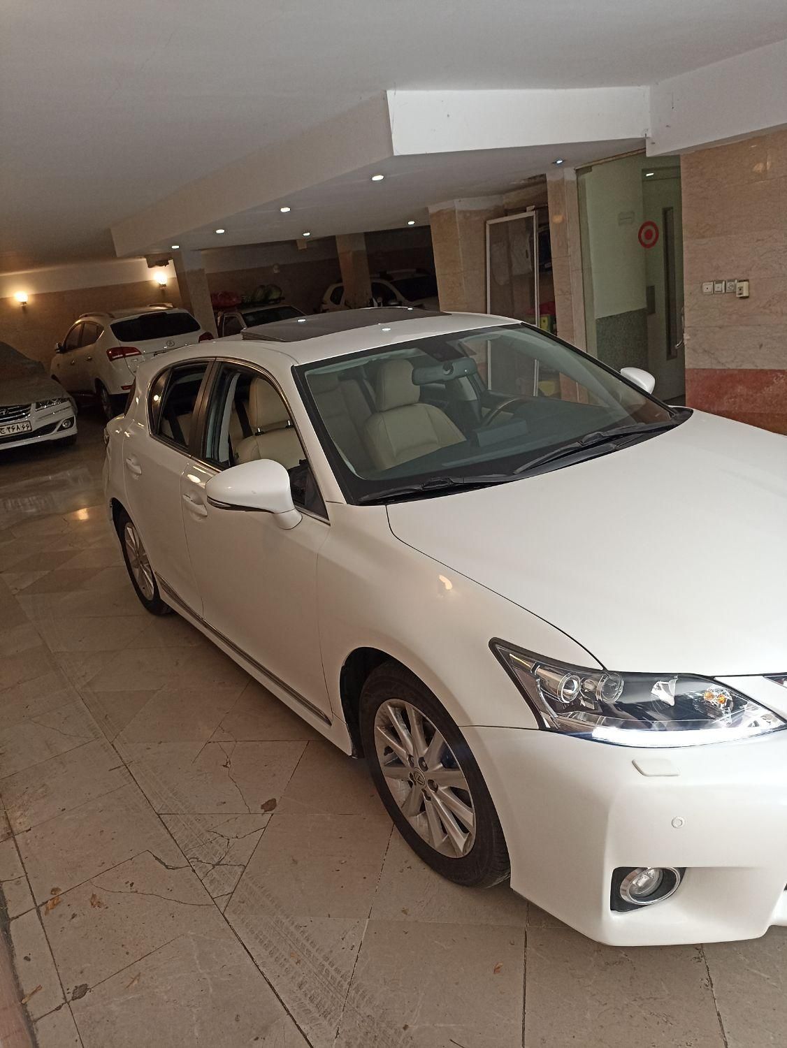 لکسوس CT 200H - 2014