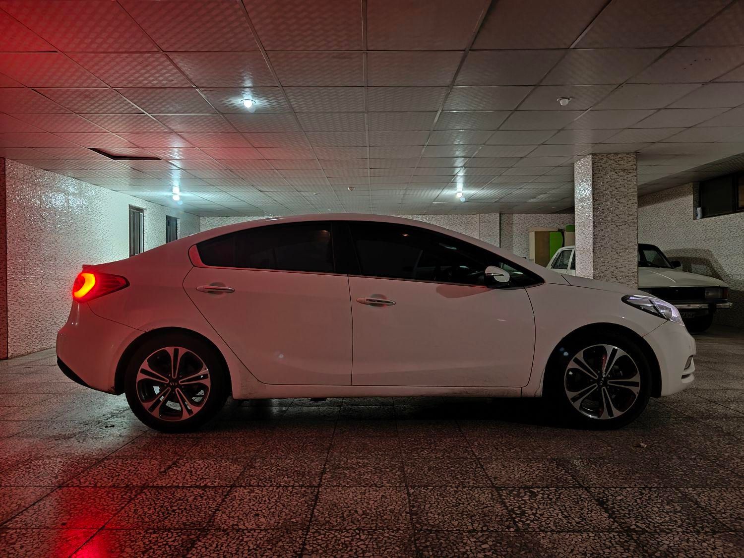 کیا سراتو 2.0 لیتر اتوماتیک GT لاین - 2015