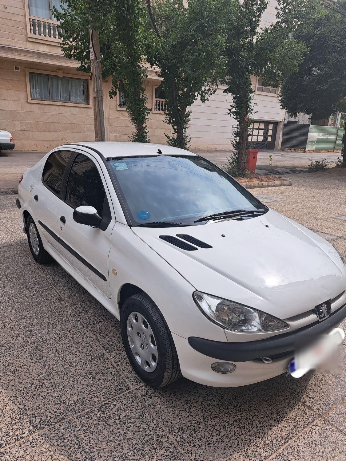 پژو ۲۰۶ صندوق دار v8 - 1390