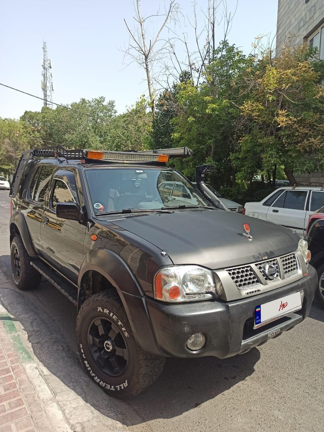 نیسان رونیز دنده‌ای - 1382