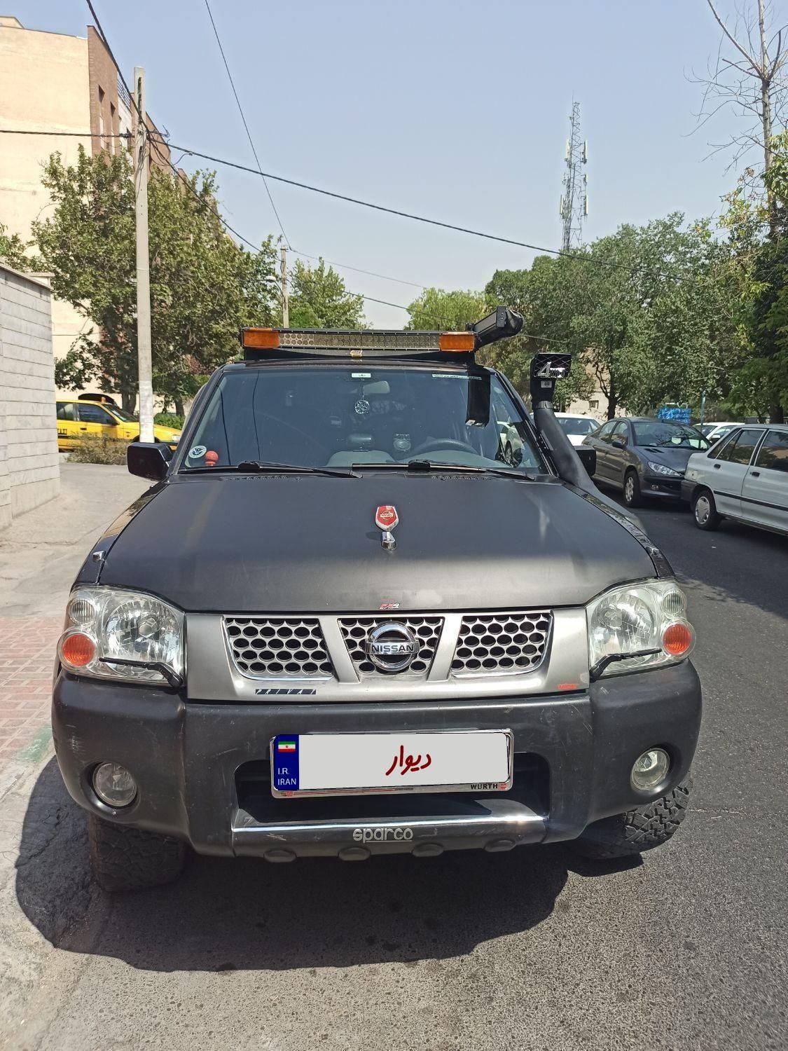 نیسان رونیز دنده‌ای - 1382