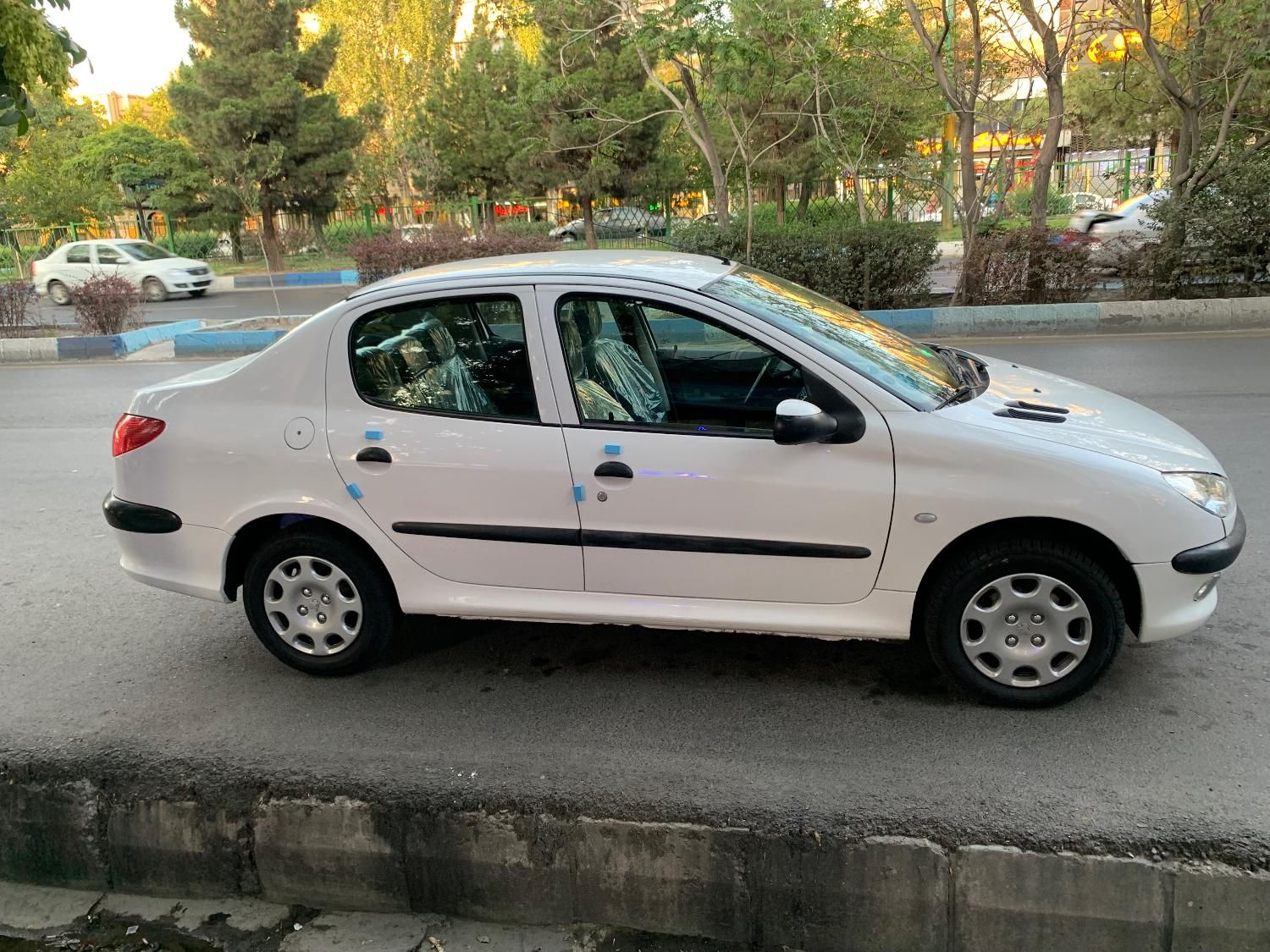 پژو ۲۰۶ صندوق دار v8 - 1390