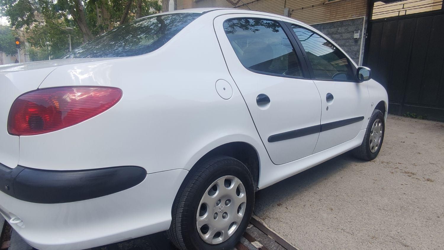 پژو ۲۰۶ صندوق دار v8 - 1390