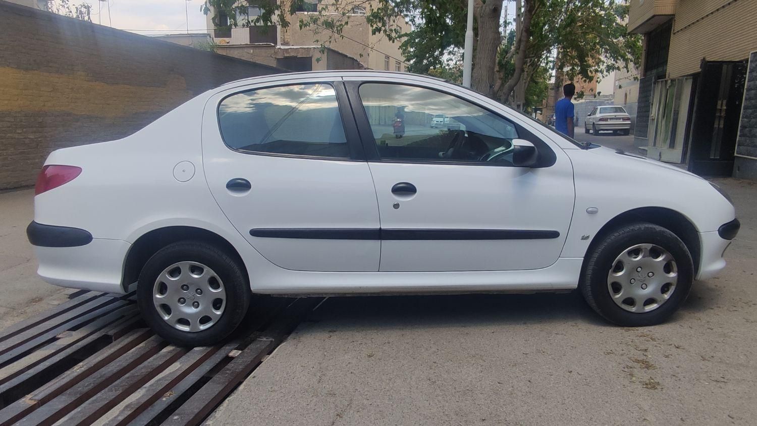 پژو ۲۰۶ صندوق دار v8 - 1390