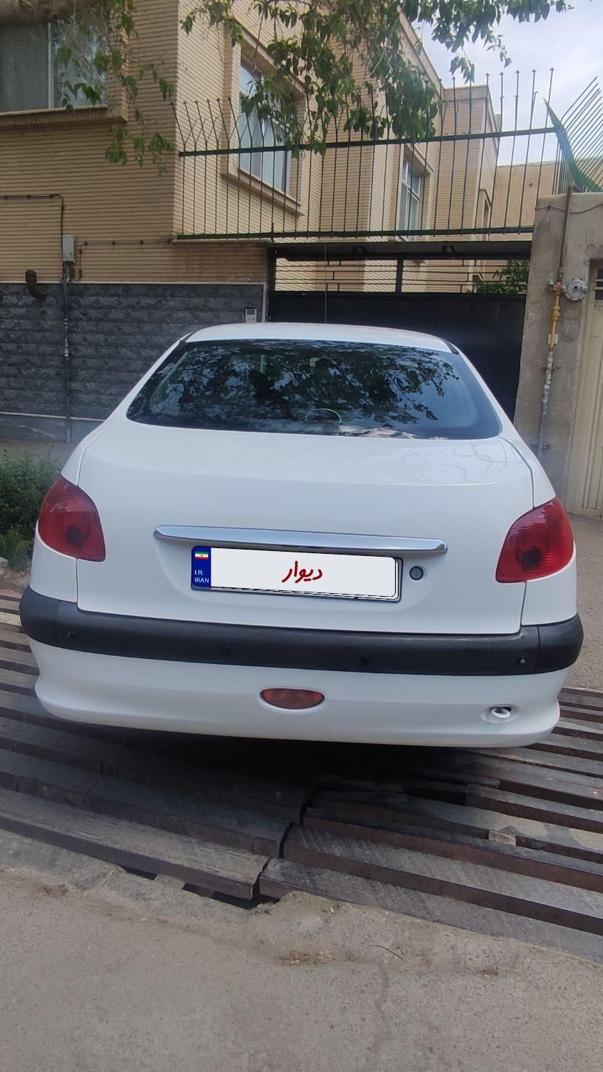 پژو ۲۰۶ صندوق دار v8 - 1390