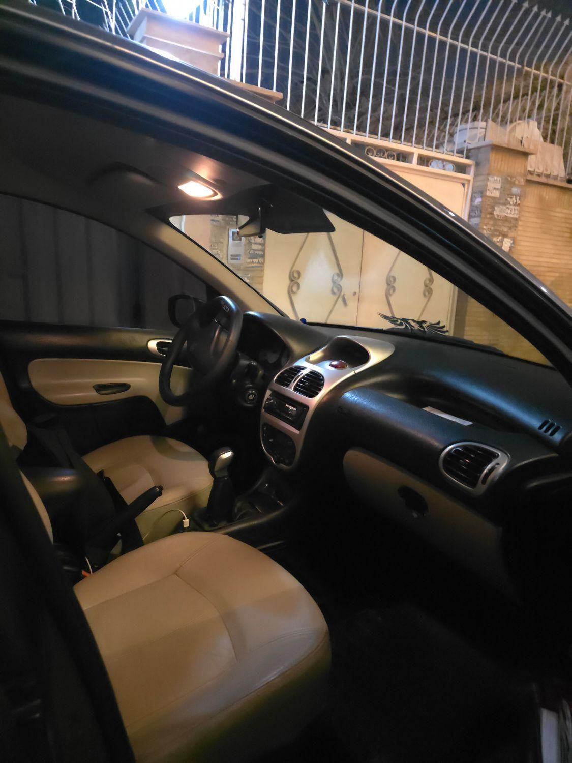 پژو ۲۰۶ صندوق دار v8 - 1390