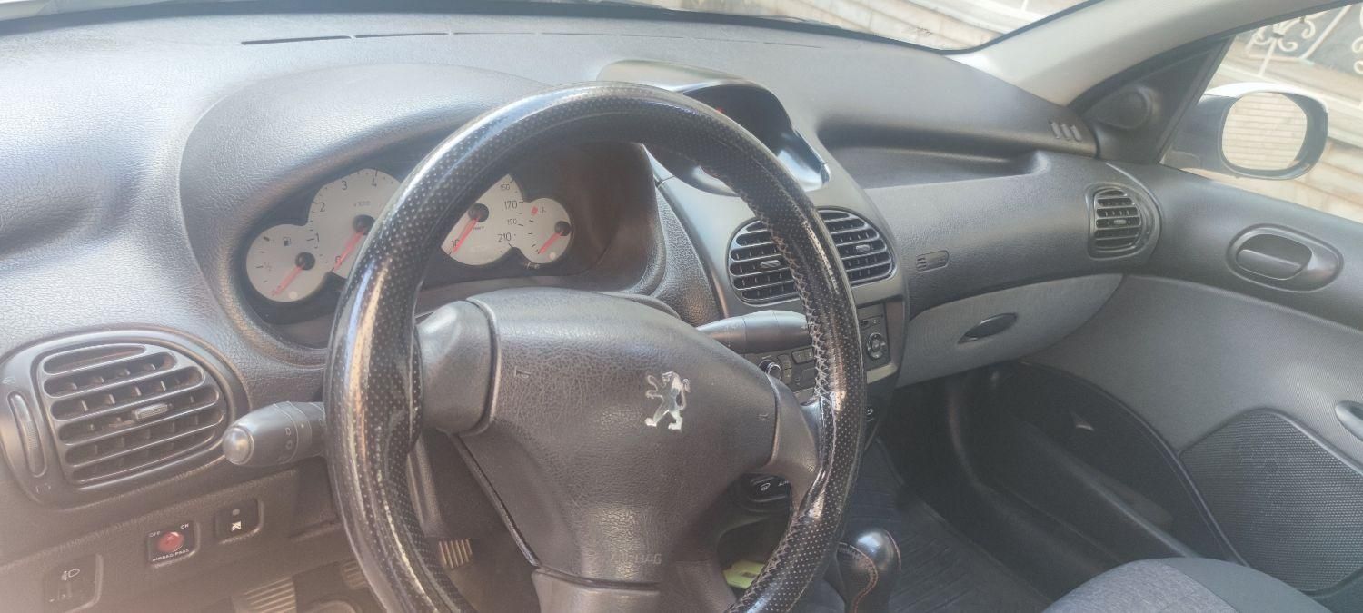 پژو ۲۰۶ صندوق دار v8 - 1395