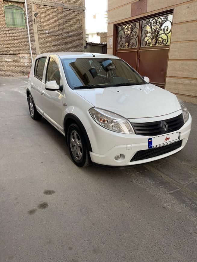 رنو ساندرو اتوماتیک - 1395