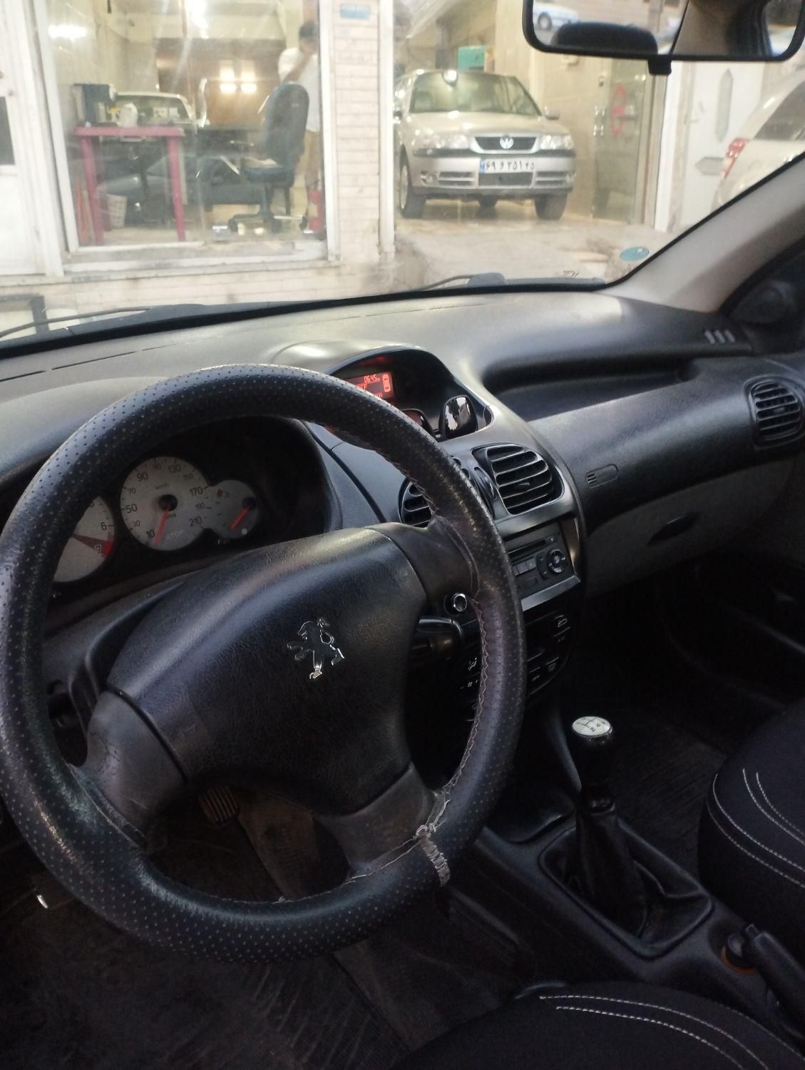 پژو ۲۰۶ صندوق دار v8 - 1396