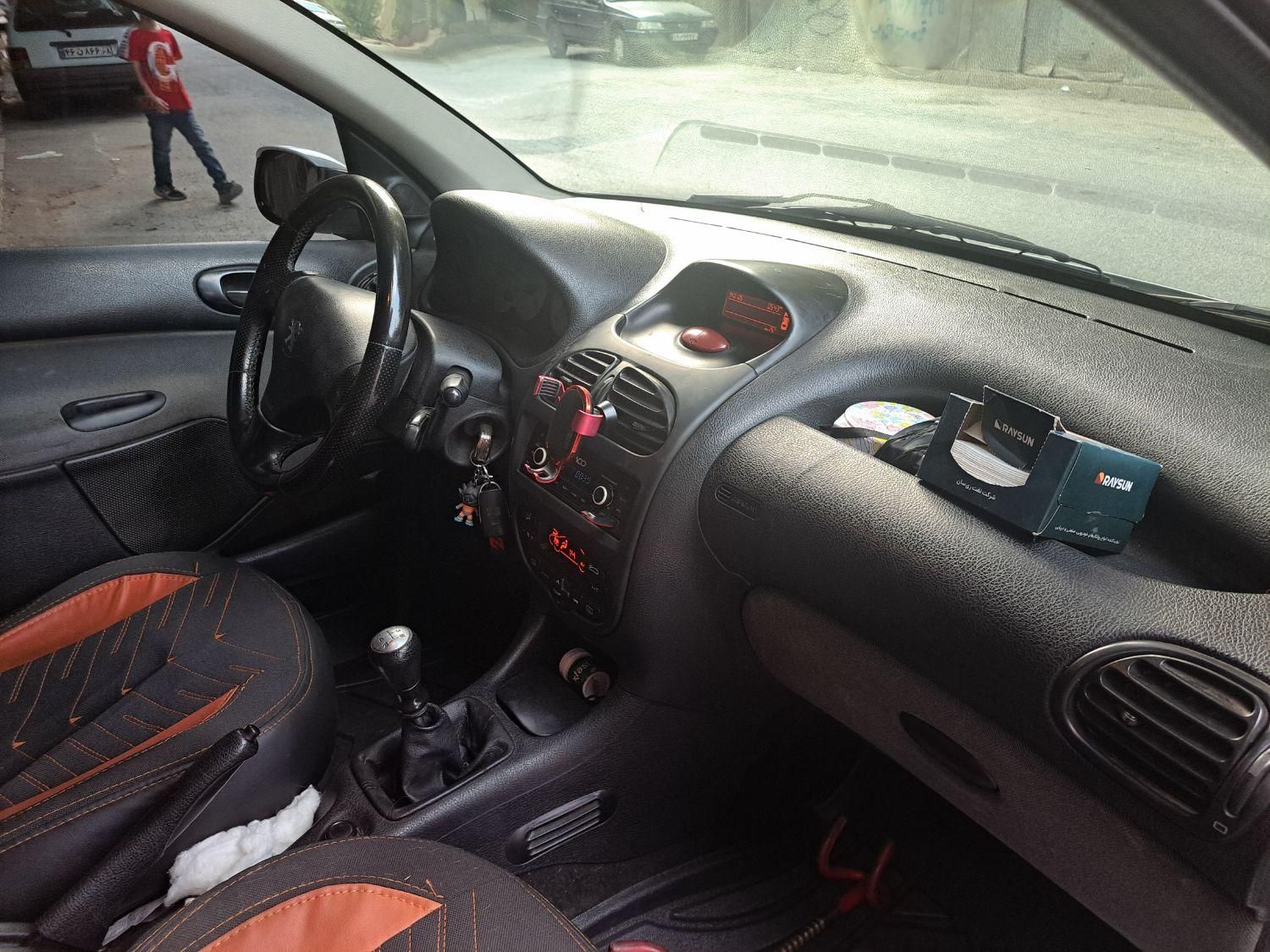 پژو ۲۰۶ صندوق دار v8 - 1397