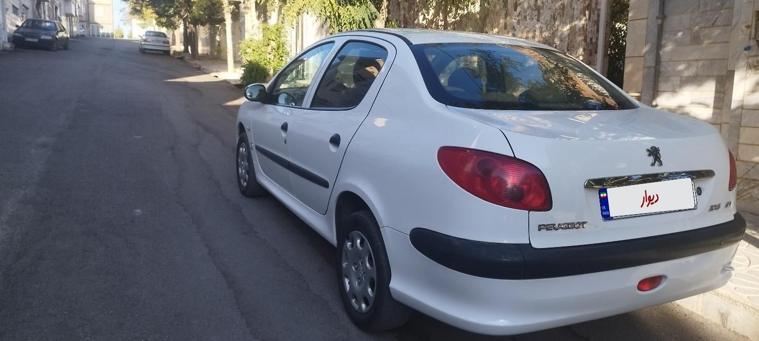 پژو ۲۰۶ صندوق دار v8 - 1394