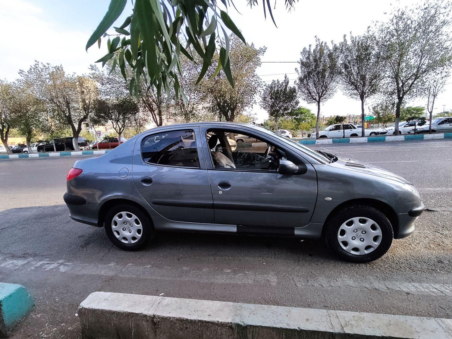 پژو ۲۰۶ صندوق دار v8 - 1392