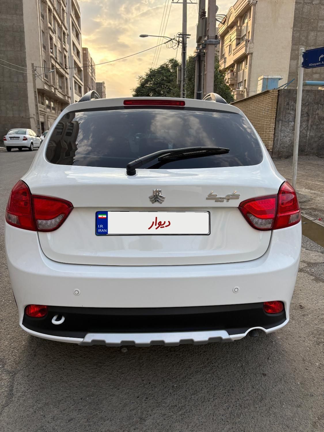 کوییک R دنده‌ای - 1403