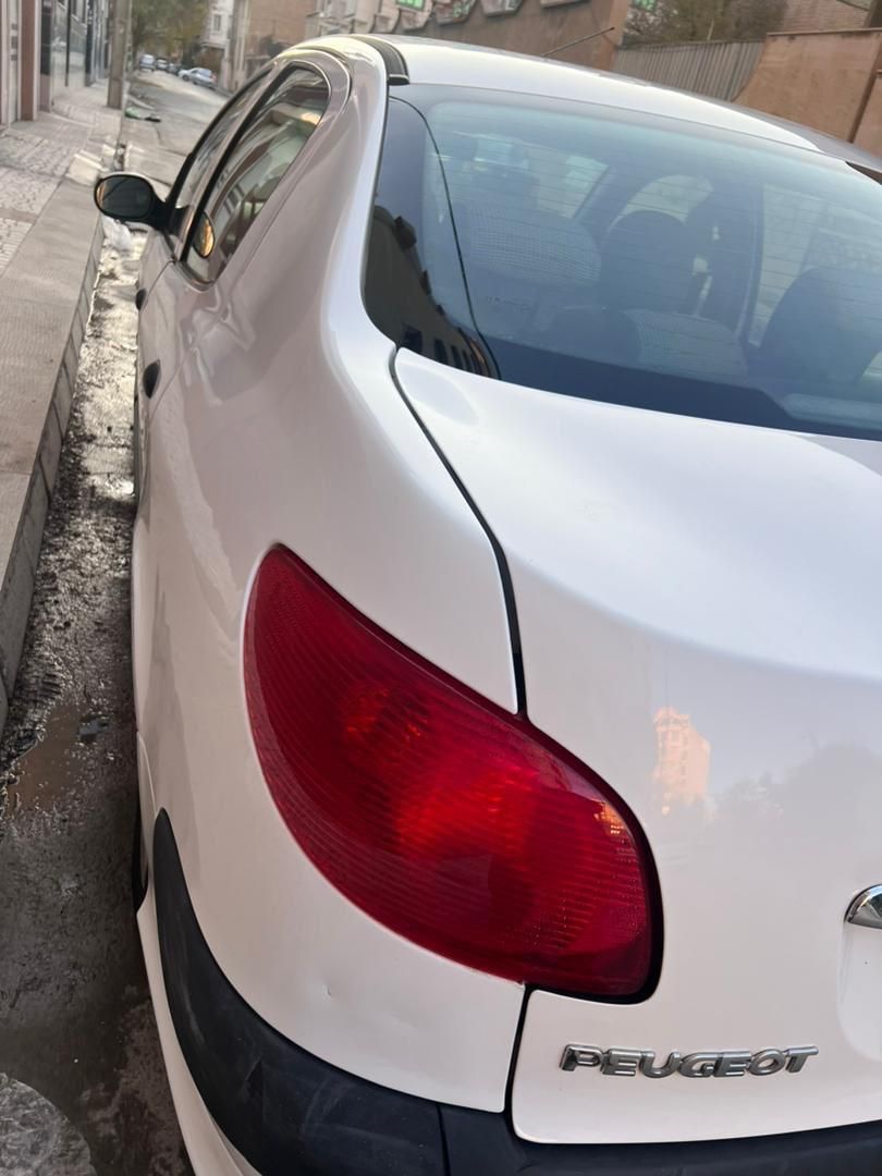 پژو ۲۰۶ صندوق دار v8 - 1395