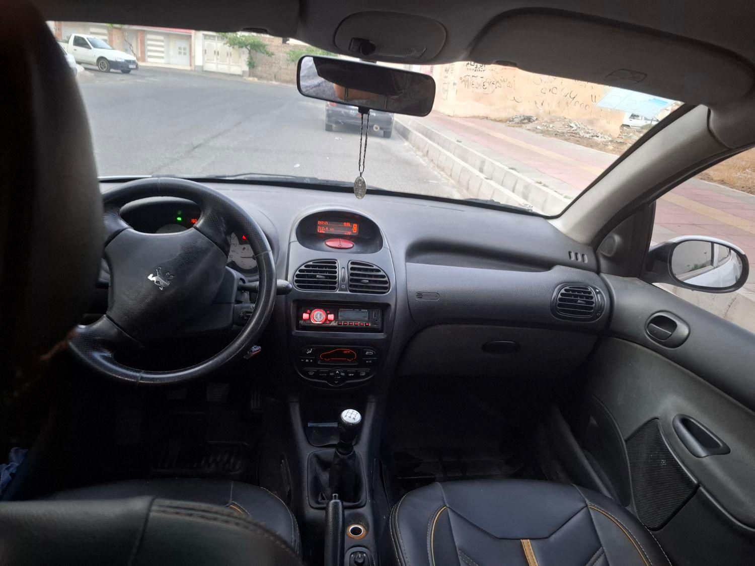 پژو ۲۰۶ صندوق دار v8 - 1394