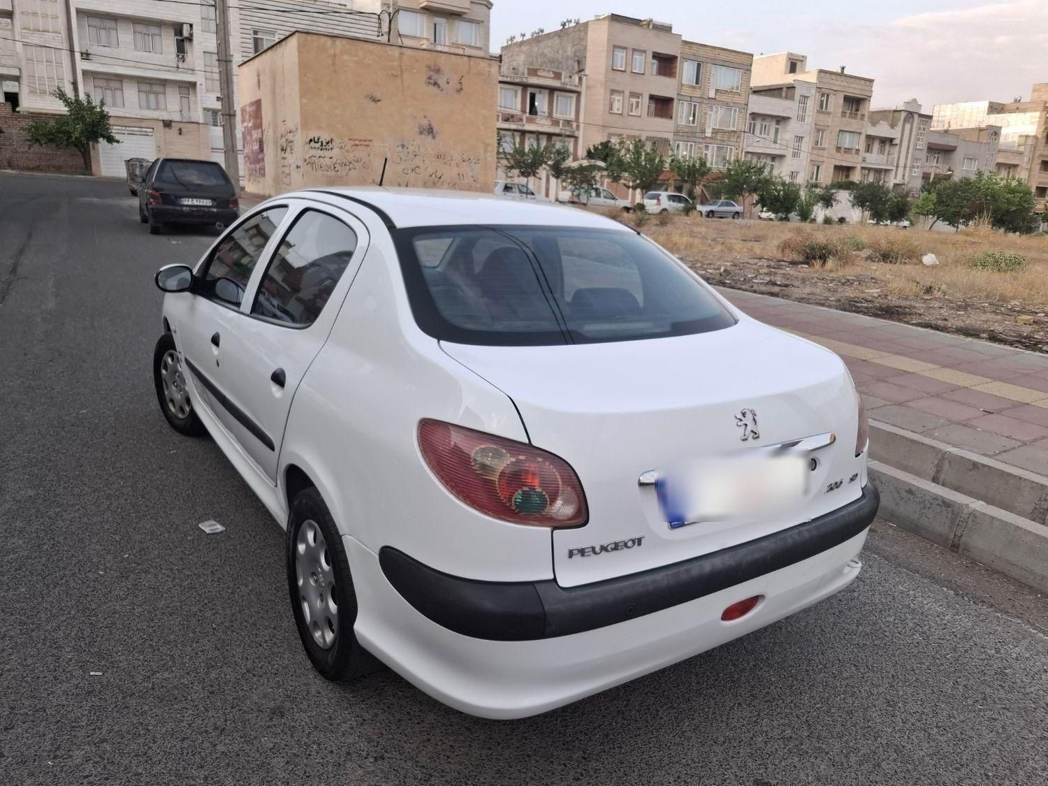 پژو ۲۰۶ صندوق دار v8 - 1394