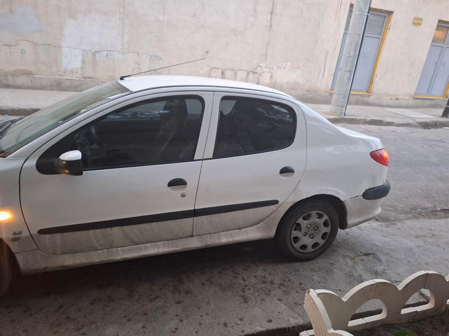 پژو ۲۰۶ صندوق دار v8 - 1395