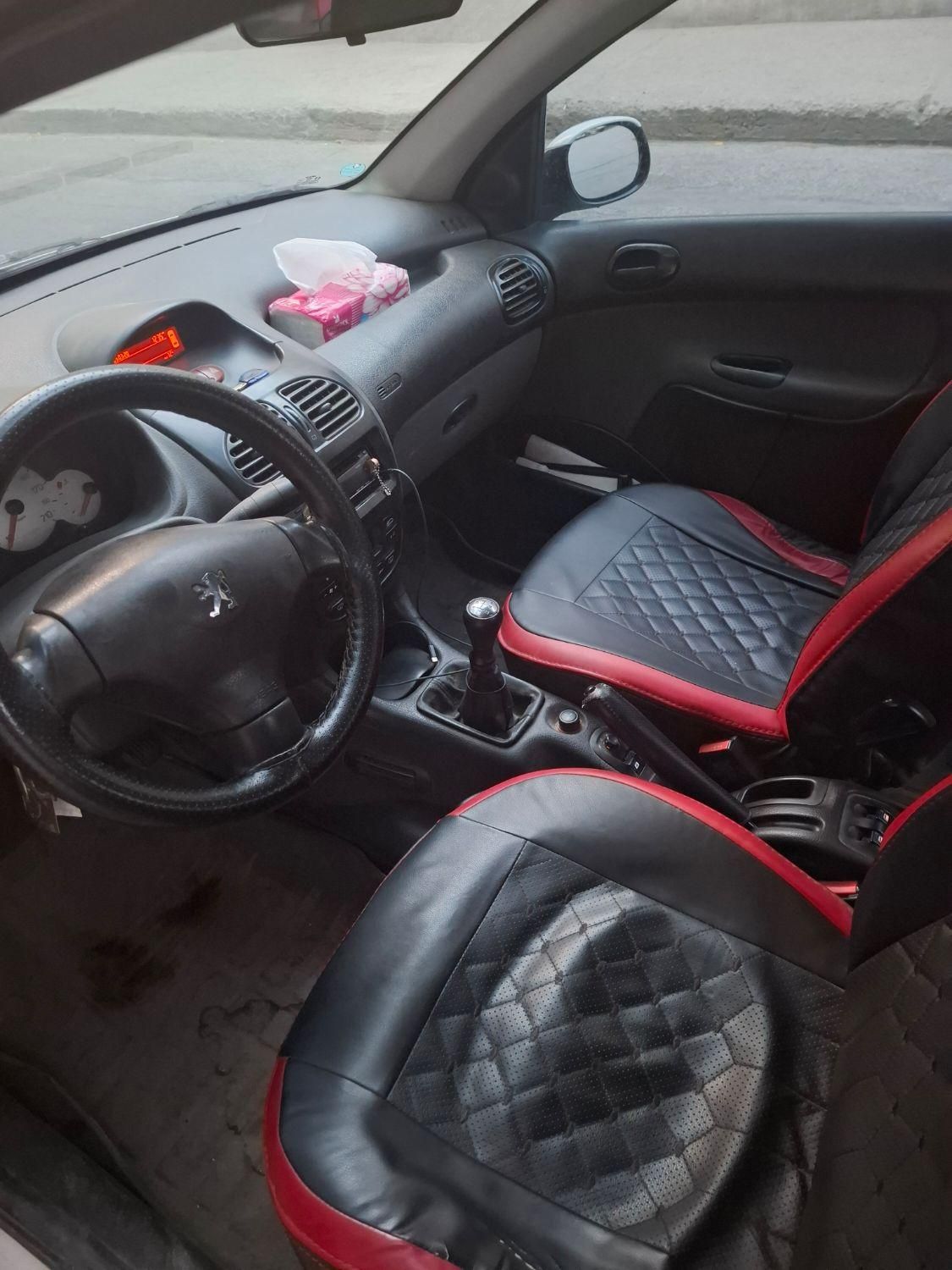 پژو ۲۰۶ صندوق دار v8 - 1395
