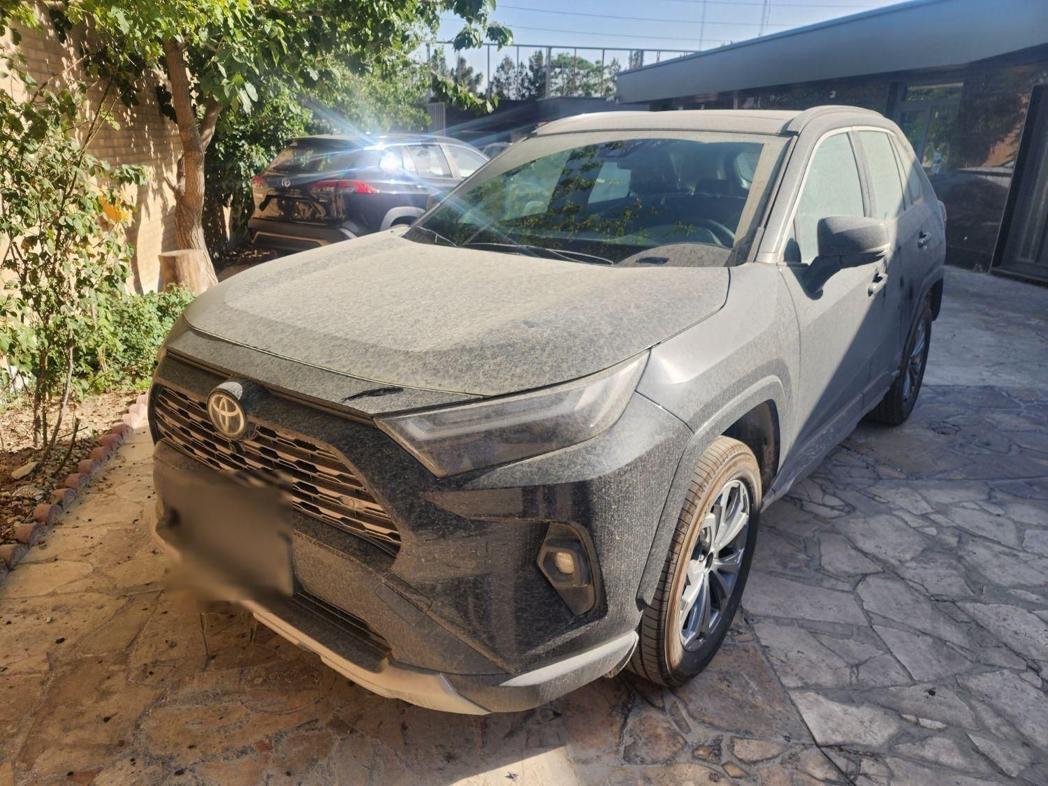 تویوتا کمری XLE - 2024
