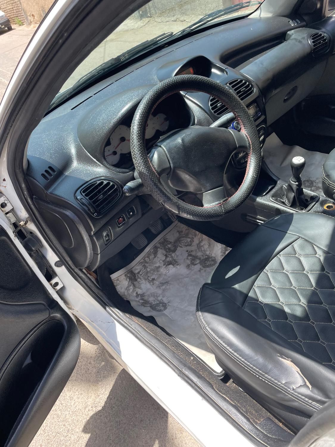 پژو ۲۰۶ صندوق دار v8 - 1393