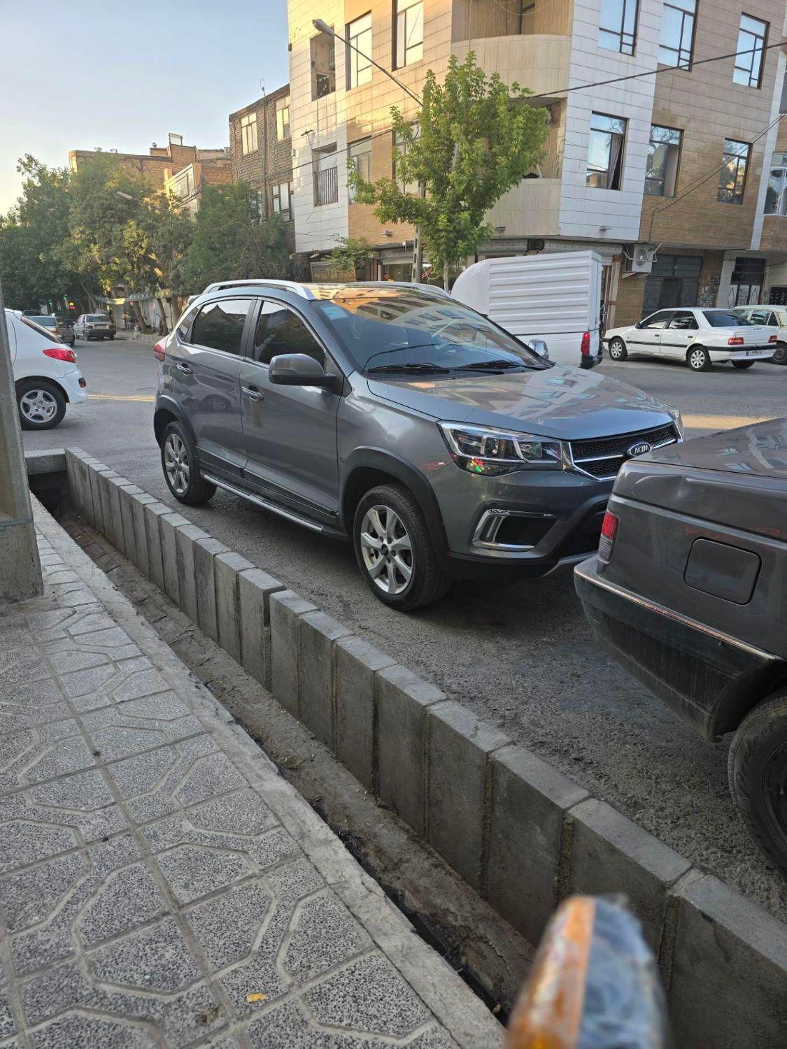 ام وی ام X22 دنده ای اسپرت لاکچری - 1400
