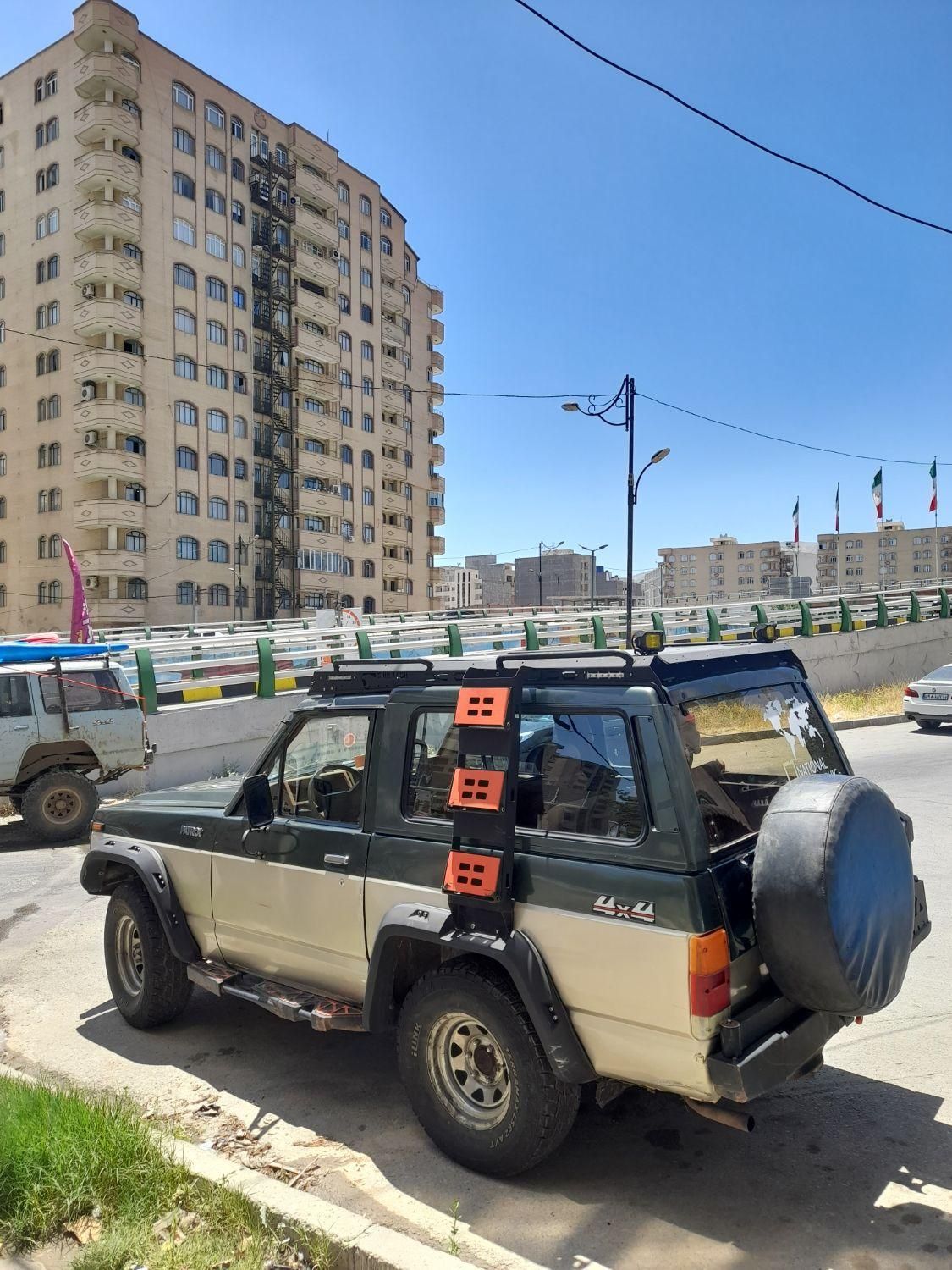 نیسان پاترول دو درب دنده‌ای - 1998
