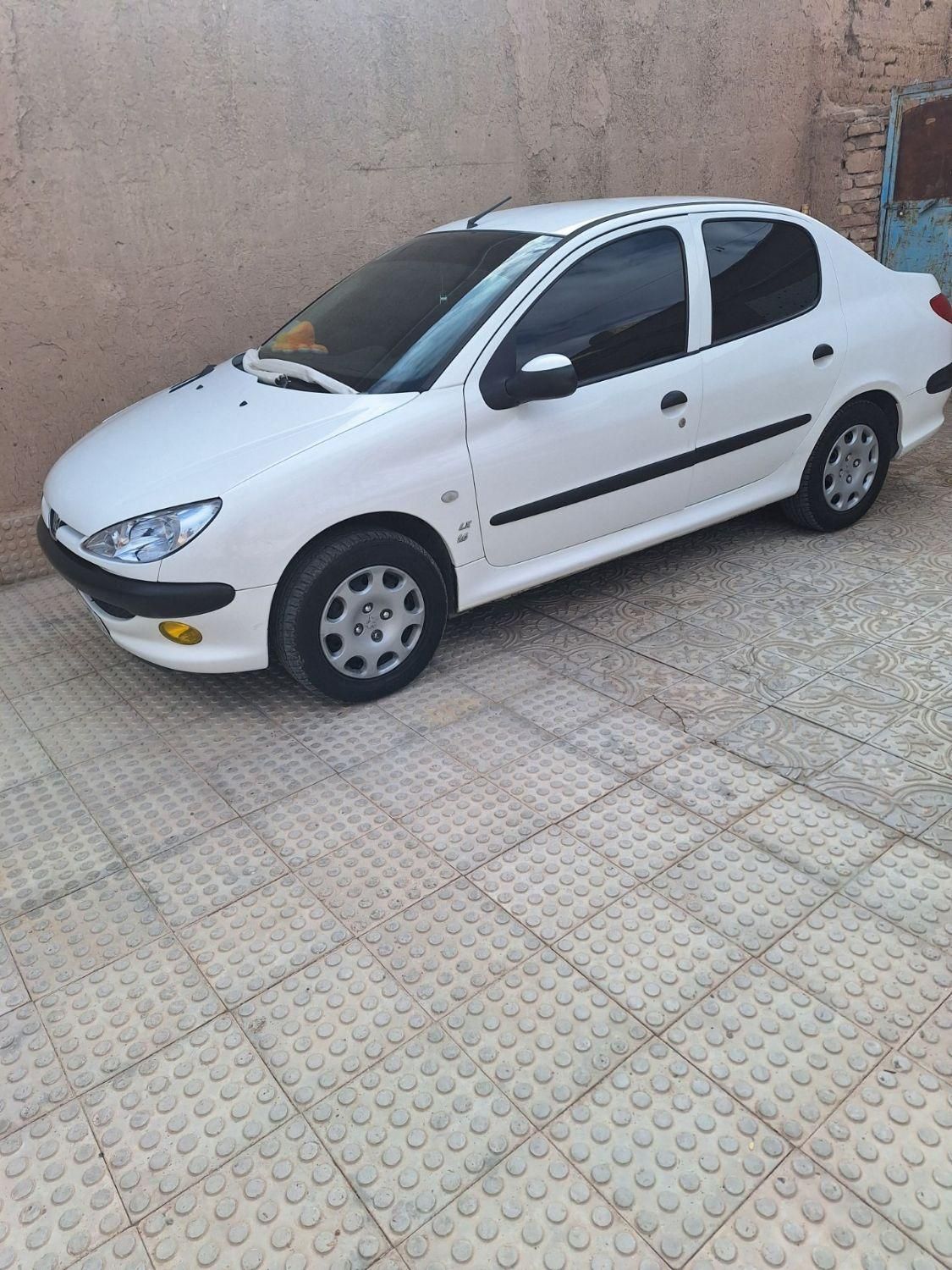 پژو ۲۰۶ صندوق دار v8 - 1397