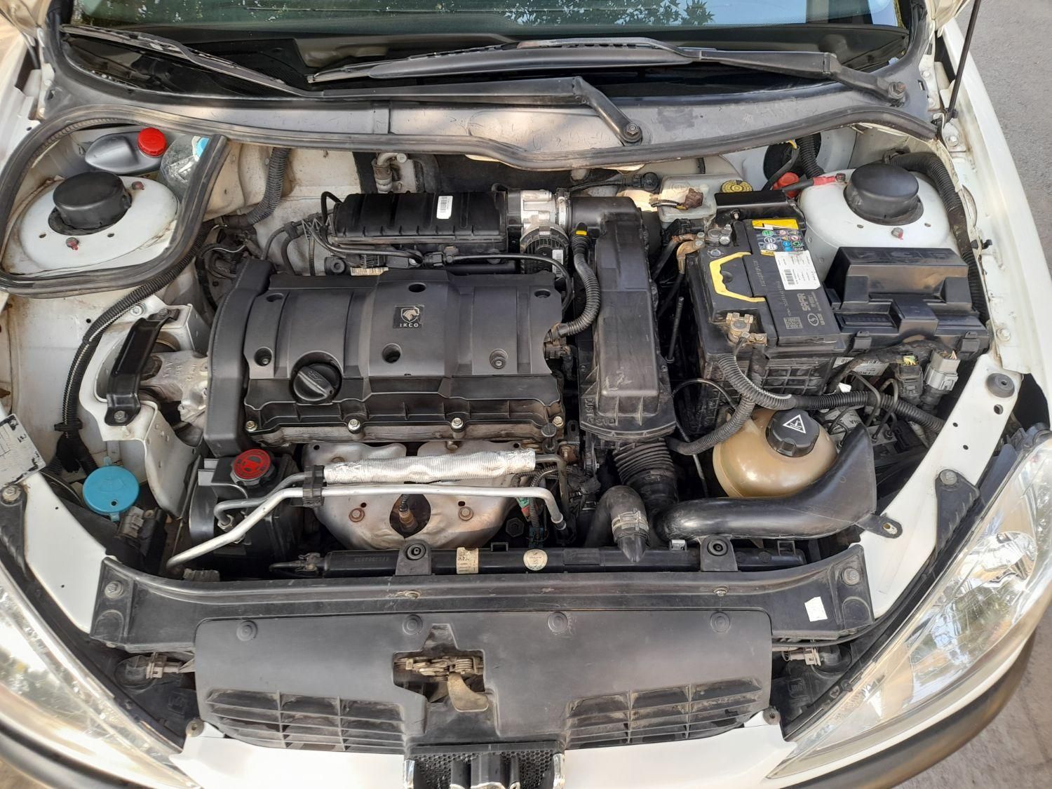 پژو ۲۰۶ صندوق دار v8 - 1397