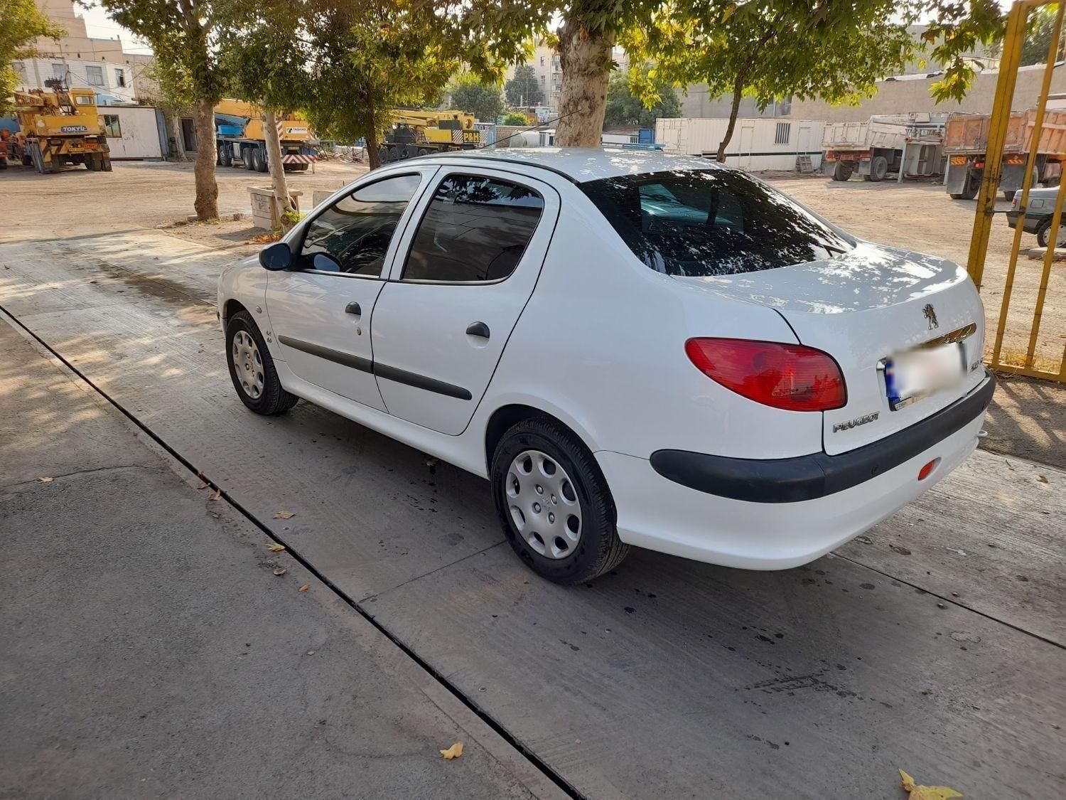 پژو ۲۰۶ صندوق دار v8 - 1397