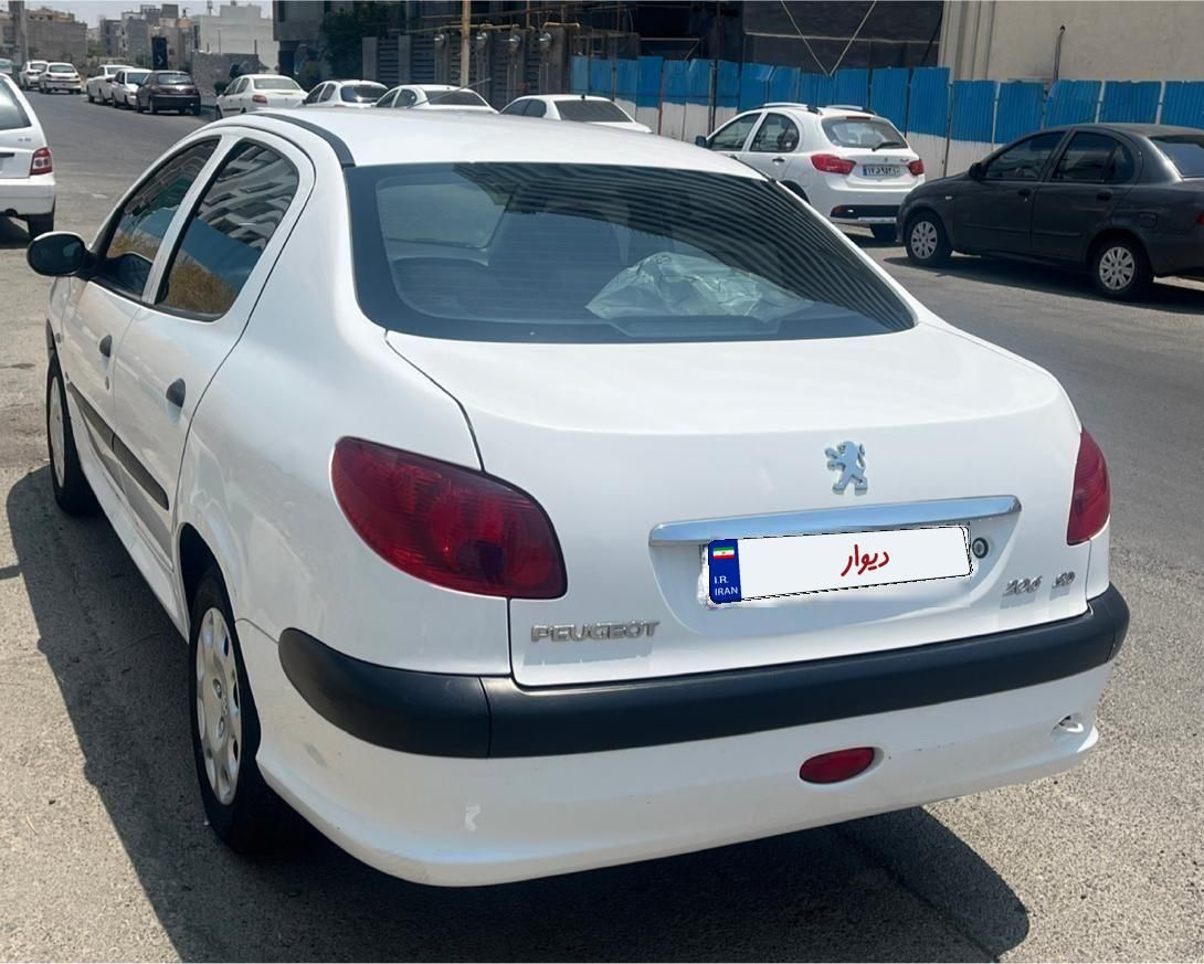 پژو ۲۰۶ صندوق دار v8 - 1399