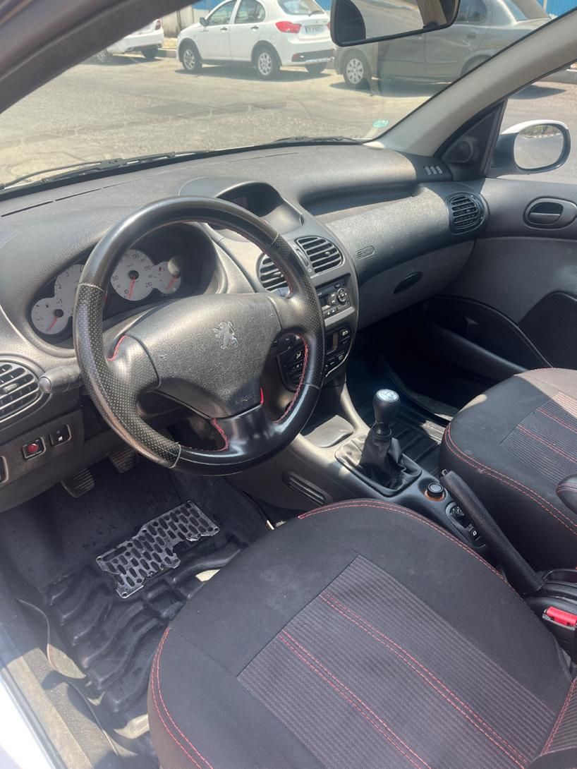 پژو ۲۰۶ صندوق دار v8 - 1399