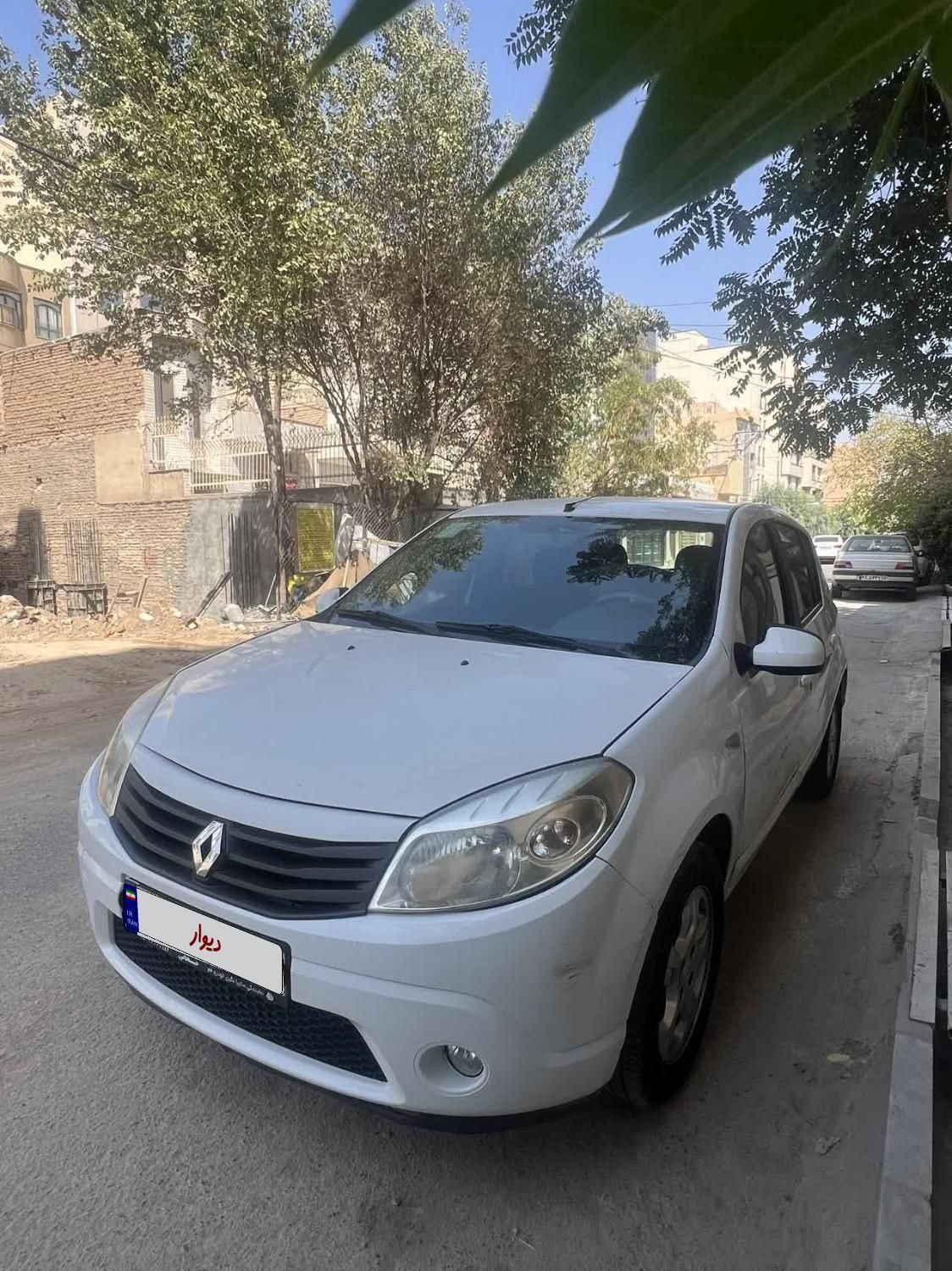 رنو ساندرو اتوماتیک - 1395