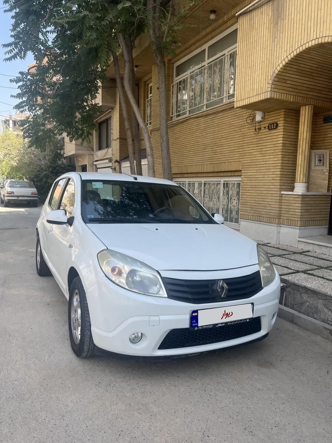 رنو ساندرو اتوماتیک - 1395