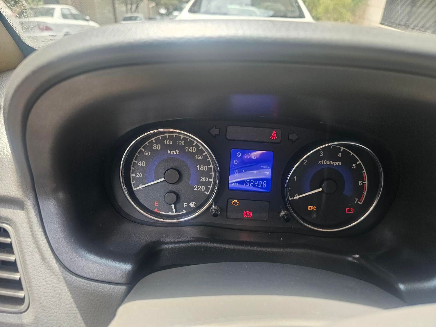 ام وی ام 550 اتوماتیک - 1395
