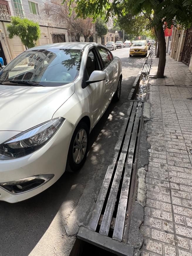 رنو فلوئنس اتوماتیک E2 - 2015