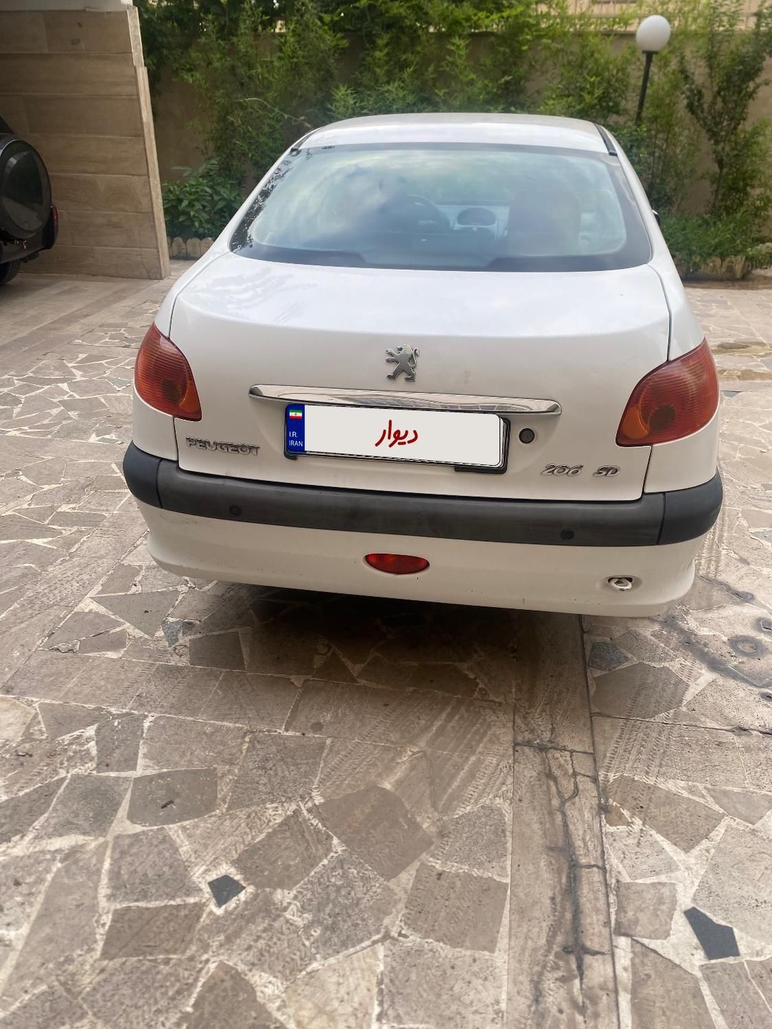 پژو ۲۰۶ صندوق دار v8 - 1393