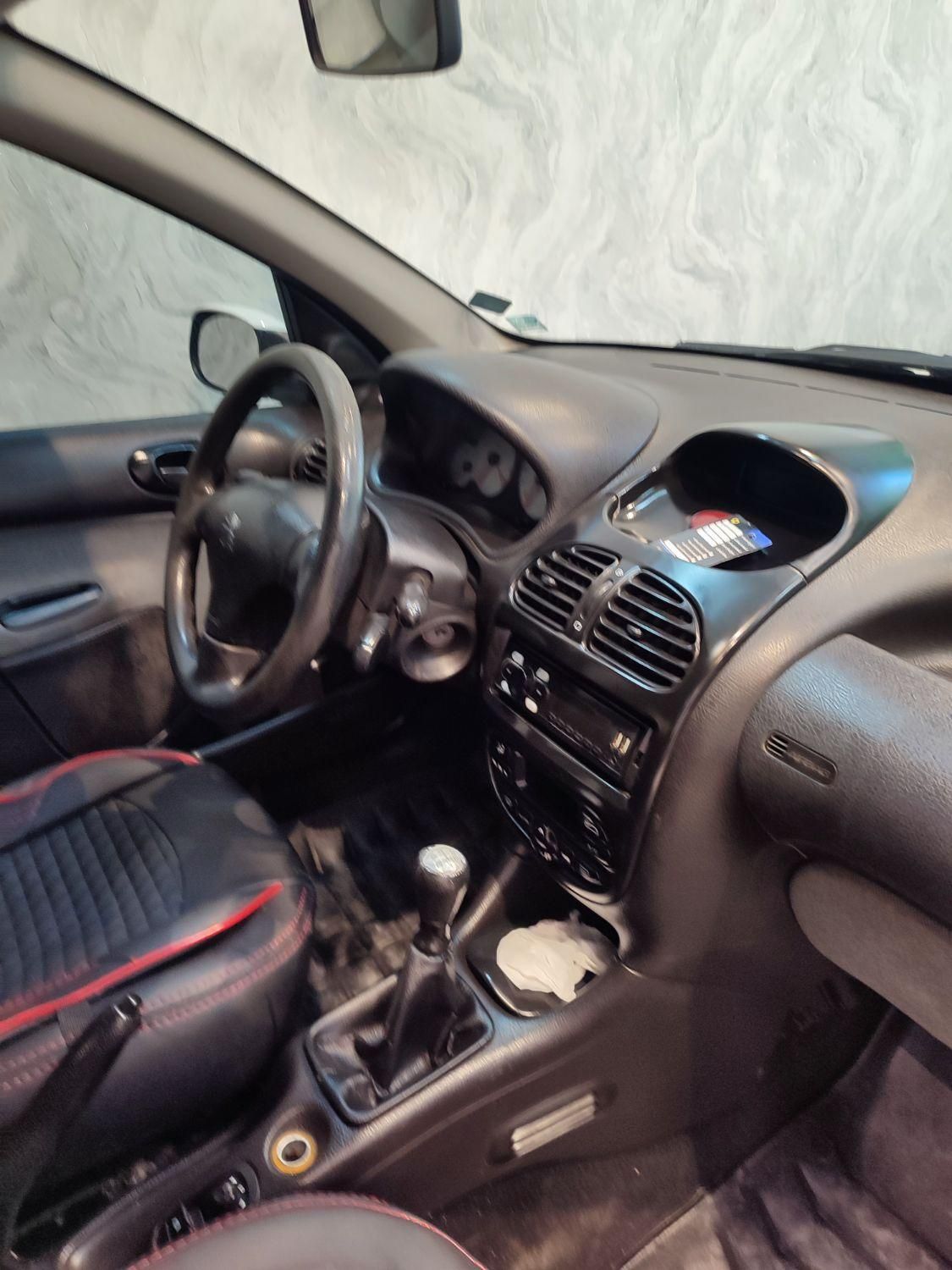 پژو ۲۰۶ صندوق دار v8 - 1395