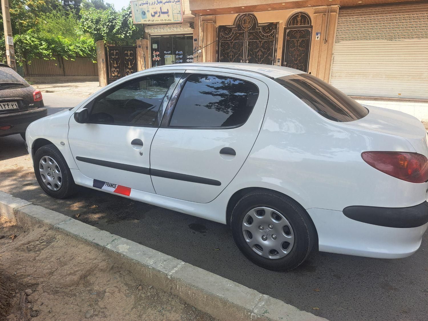پژو ۲۰۶ صندوق دار v8 - 1390