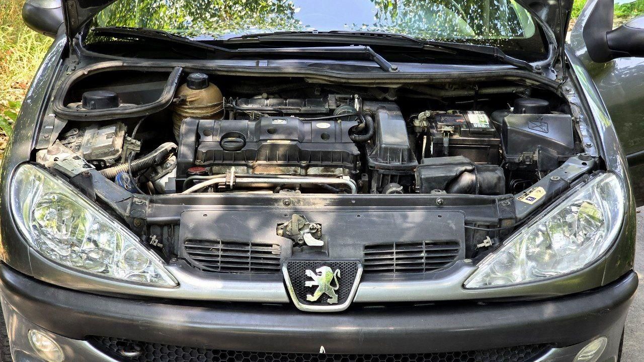 پژو ۲۰۶ صندوق دار v8 - 1386