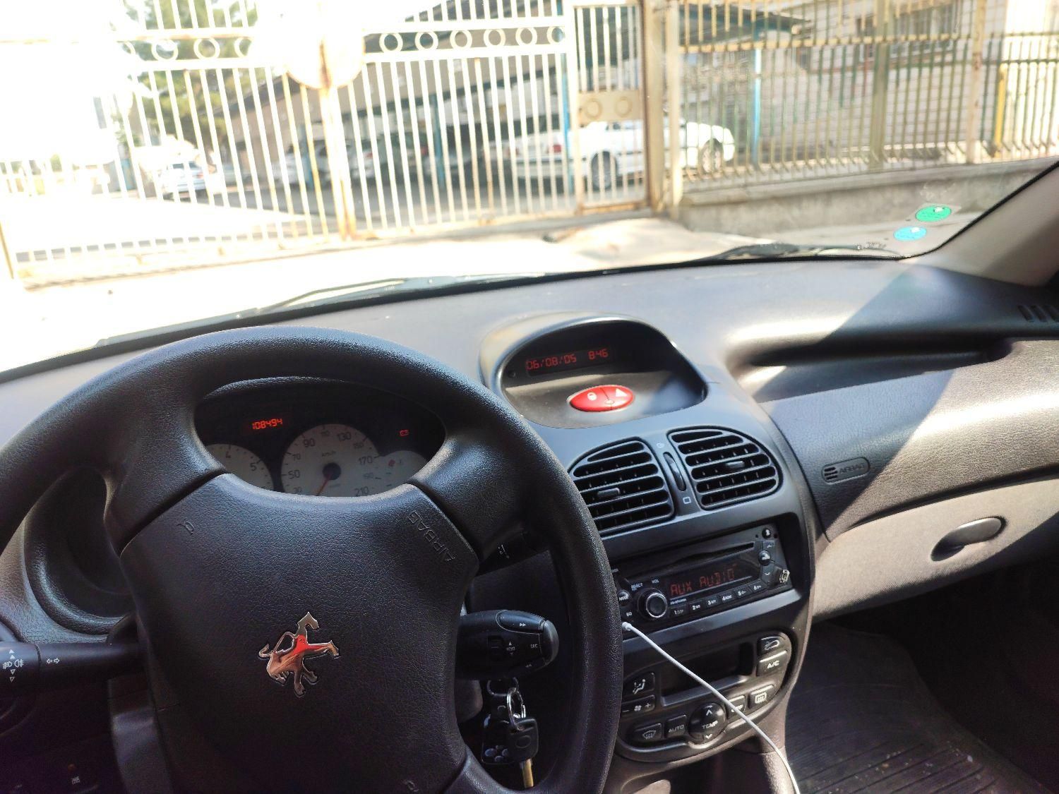 پژو ۲۰۶ صندوق دار v8 - 1391