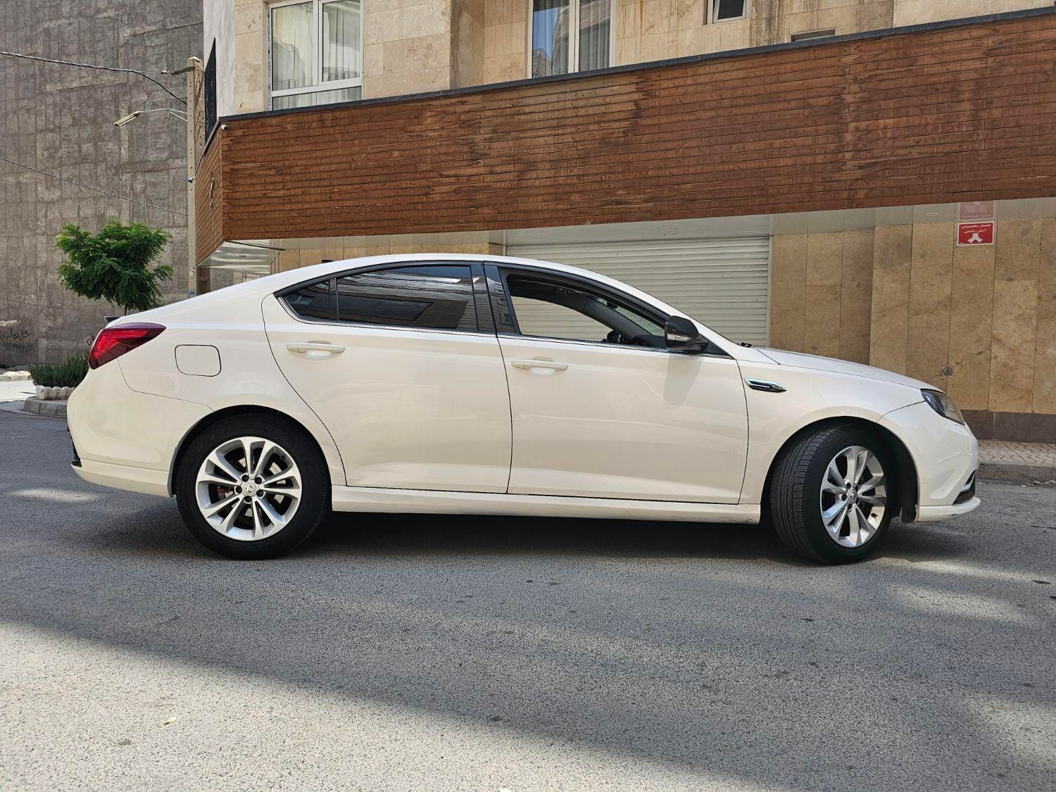 ام جی 6 لیفت بک GT فیس قدیم - 2015