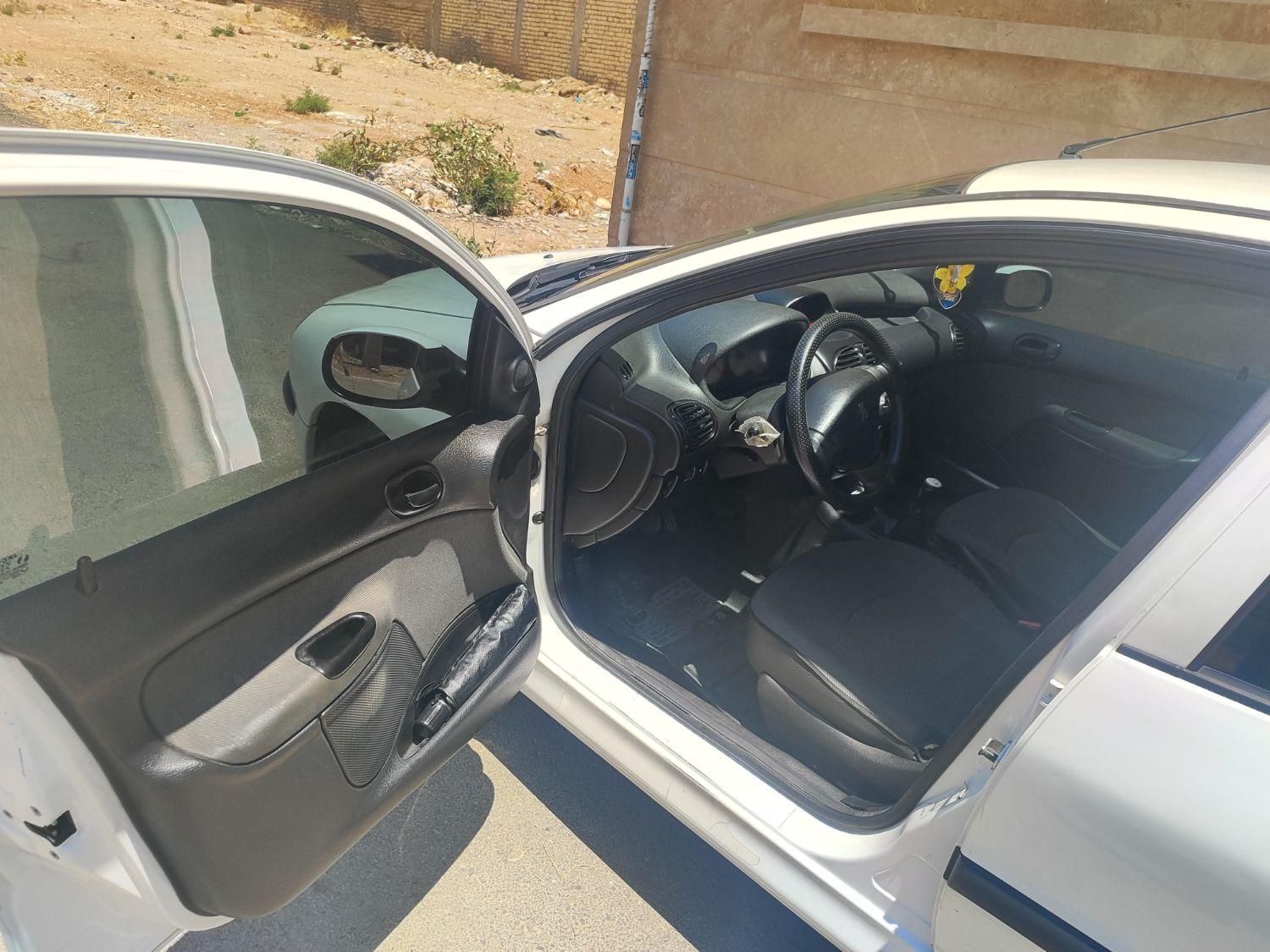 پژو ۲۰۶ صندوق دار v8 - 1392