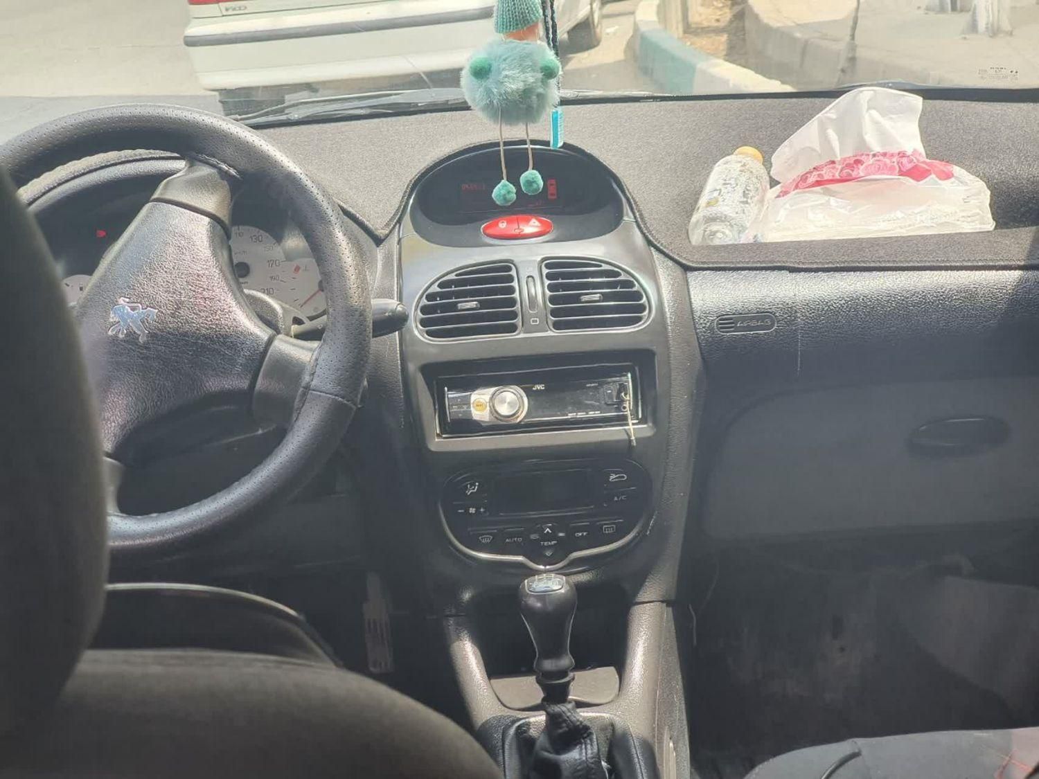 پژو ۲۰۶ صندوق دار v8 - 1397