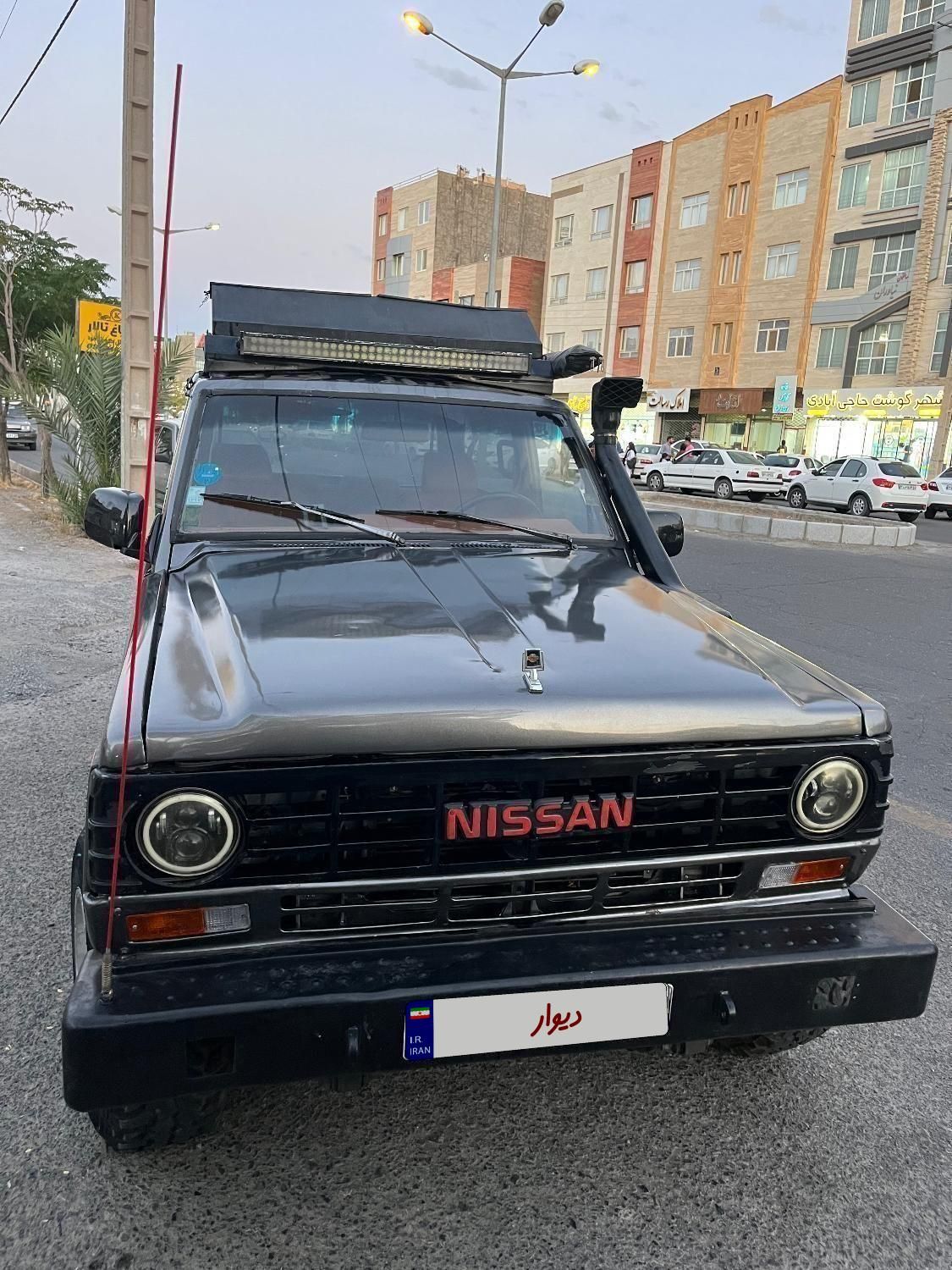 نیسان پاترول دو درب دنده‌ای - 1993