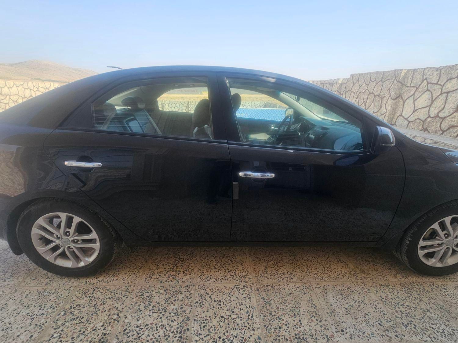 کیا سراتو 2.0 لیتر اتوماتیک GT لاین - 2017
