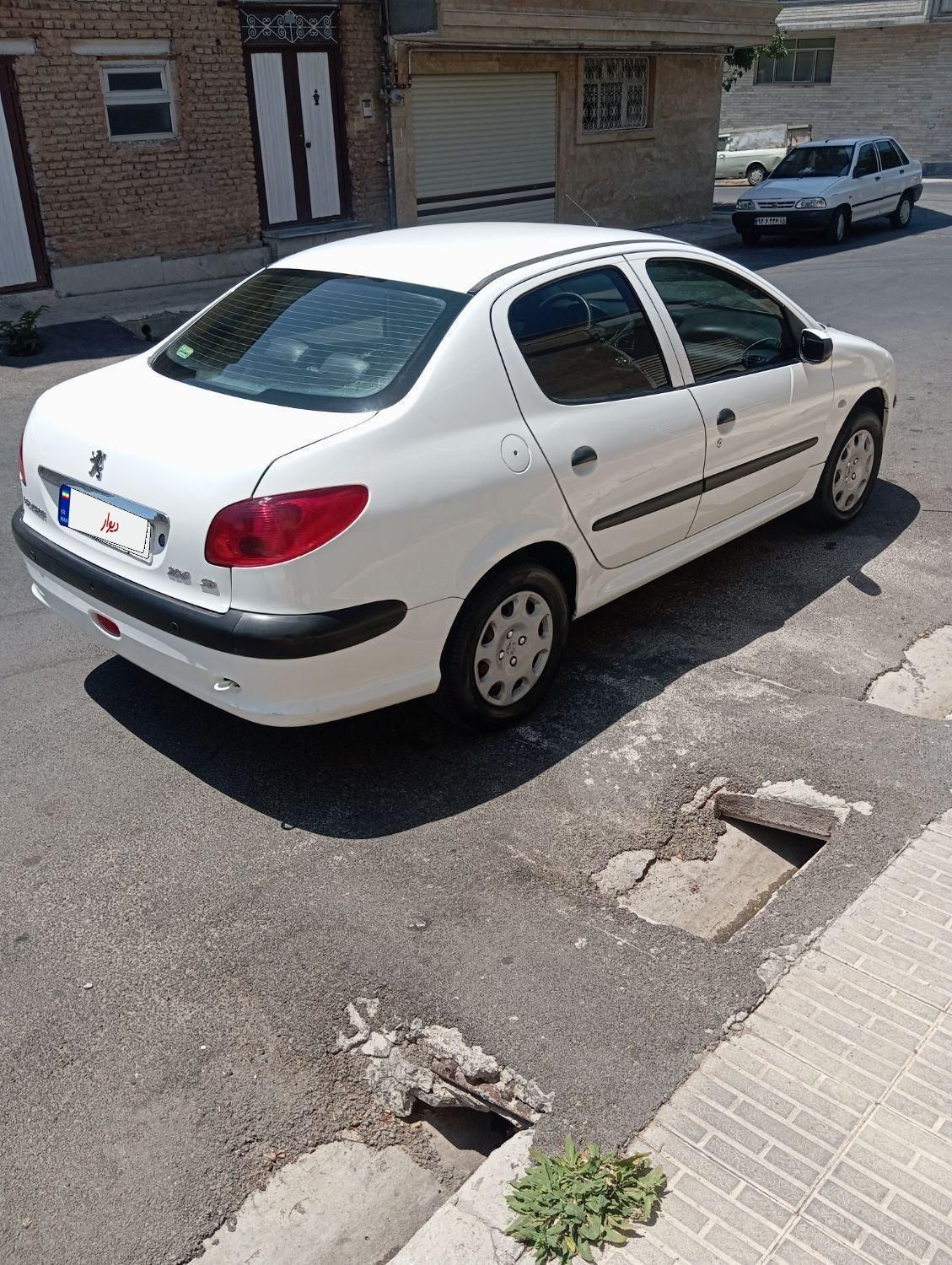 پژو ۲۰۶ صندوق دار v8 - 1396