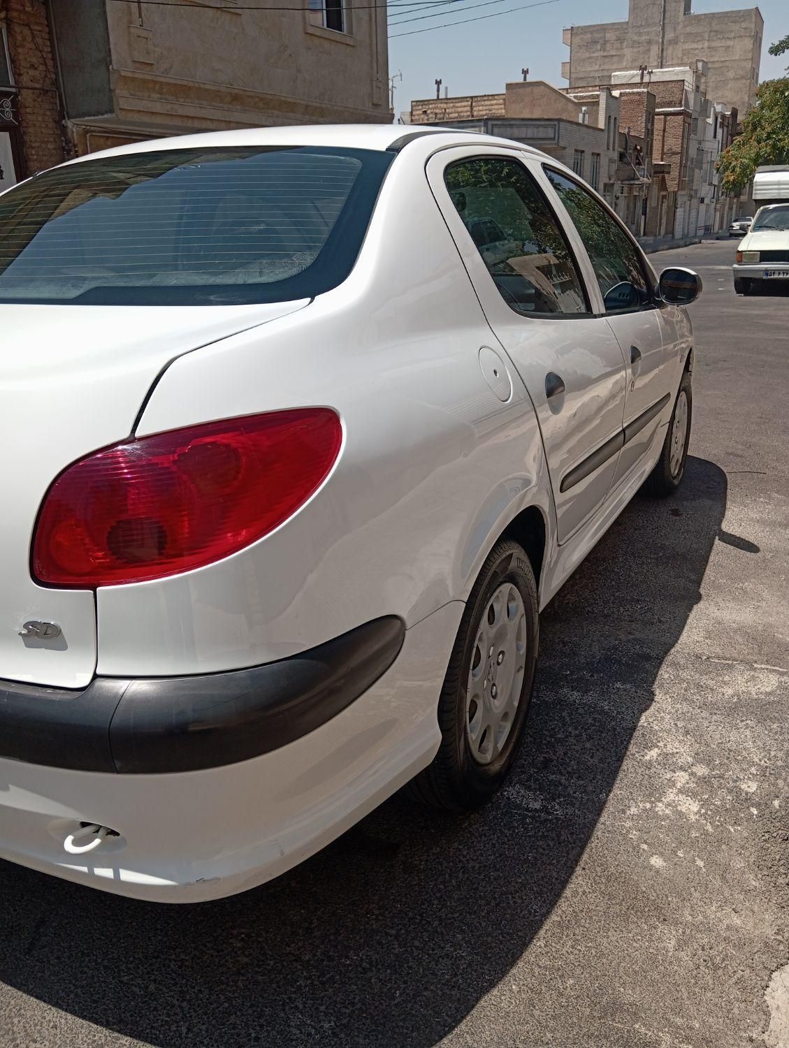 پژو ۲۰۶ صندوق دار v8 - 1396
