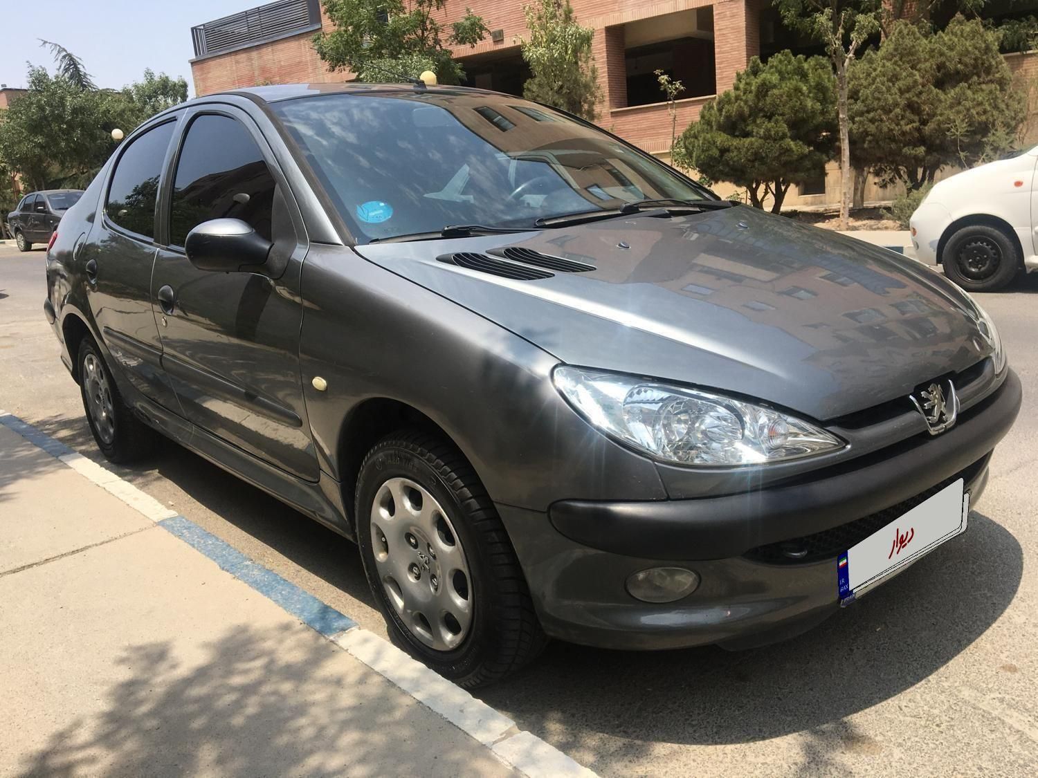 پژو ۲۰۶ صندوق دار v8 - 1393
