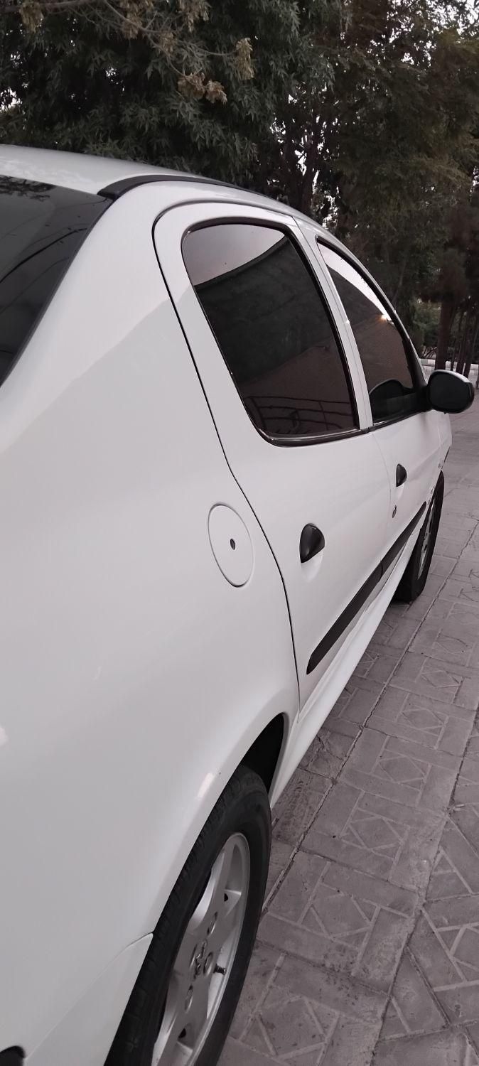 پژو ۲۰۶ صندوق دار v8 - 1390